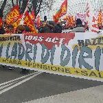 Glas Müller: presidio dei lavoratori sotto la sede della Cgil